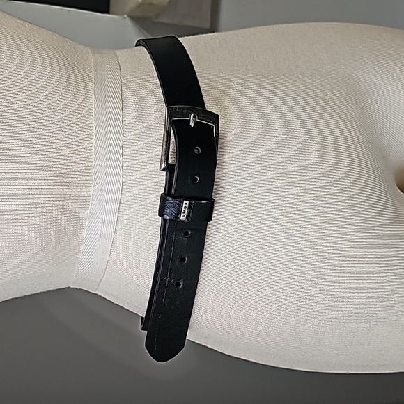 Levi's‎ black with silver buckle large belt. 31-32. - Picture 1 of 10